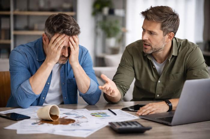 Он открыл бизнес с другом и потерял 2,1 млн: 3 ошибки, которые стоили денег и отношений | Он открыл бизнес с другом и потерял 2 млн: ошибки, которые разрушают партнерство