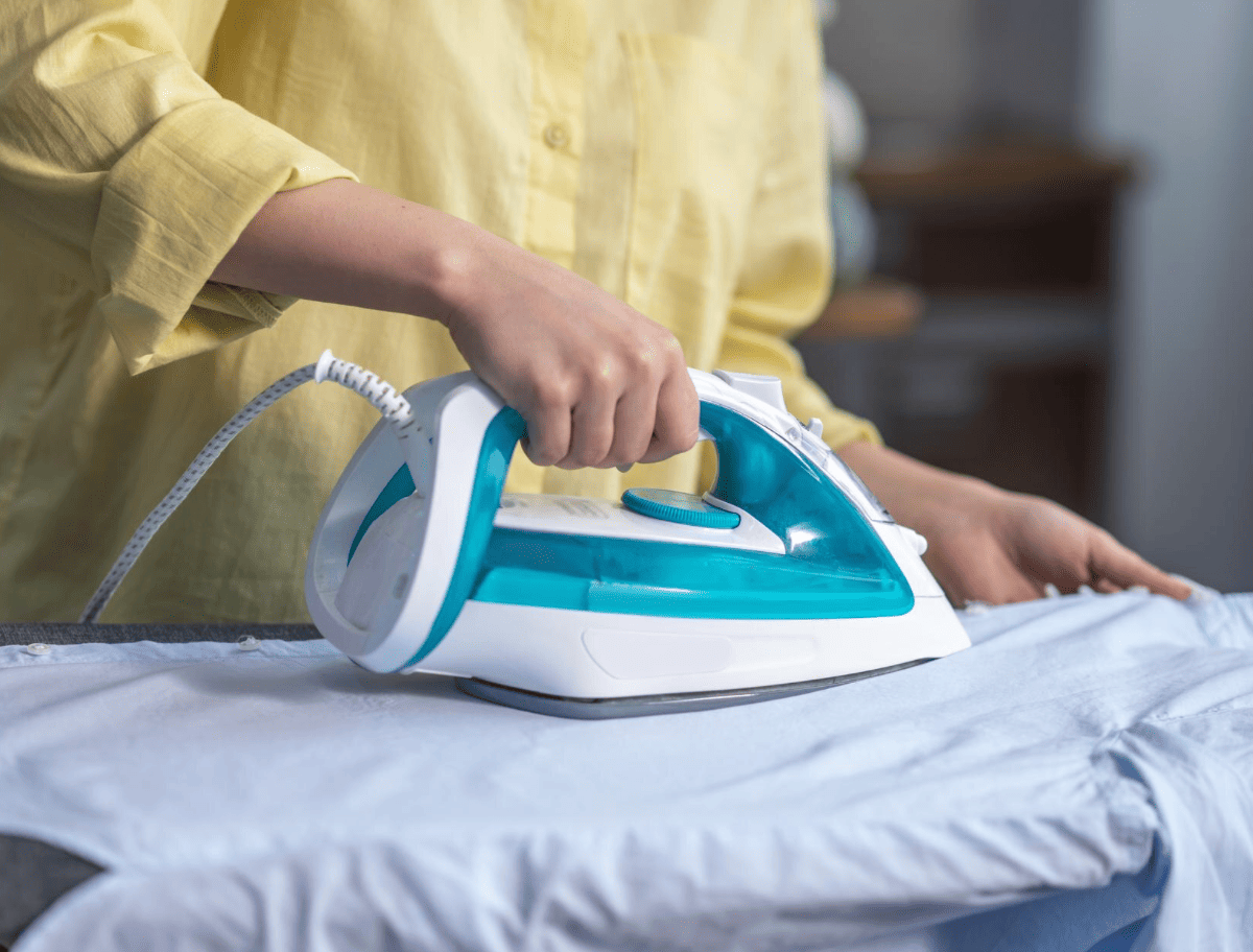 Что делать, если утюг пригорел к ткани: соль, лимонная кислота, аспирин — лучшие способы