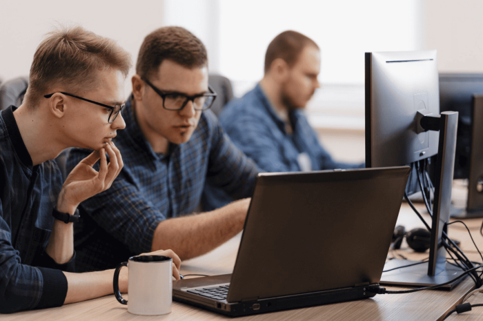 Почему сотрудники остаются в компании: сила позитивной атмосферы и дружбы в коллективе | Позитив в команде удерживает таланты: что показывают данные 2025–2026 годов Почему сотрудники остаются в компании: сила позитивной атмосферы и дружбы в коллективе | Позитив в команде удерживает таланты: что показывают данные 2025–2026 годов